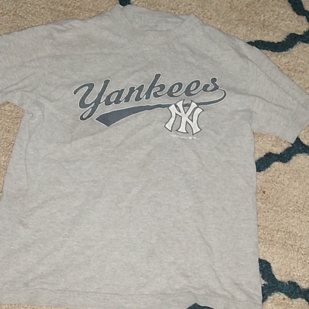 Kids small sz Yankee tee shirt